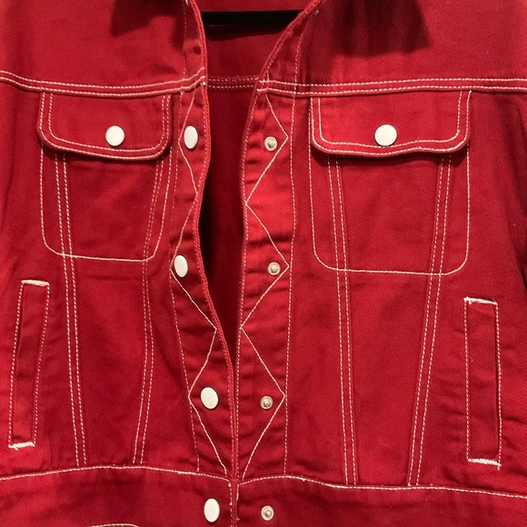 MADELINE AND MONROE RED DENIUM JAKET WITH WHITE TRIM WOMENS SIZE SMALL - Picture 2 of 6